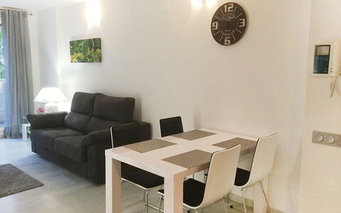 Dénia 170: Camera, Proprietà, Mobilia, Interior Design, Soggiorno, Tavolo, Tavolino Da Caffè, Pavimento, Costruzione, Casa