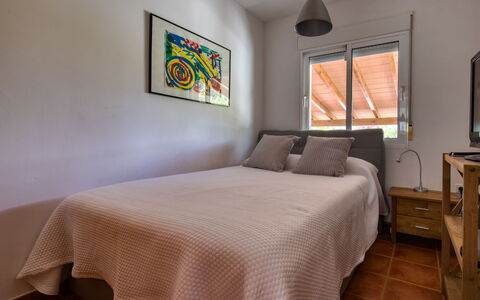 Osa Menor: Cornice, Mobilia, Finestra, Costruzione, Comfort, Tavolo, Legna, Tessile, Shade, Illuminazione