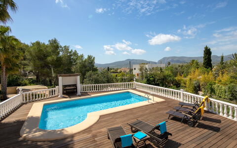 Osa Menor: Cielo, Nube, Acqua, Proprietà, Piscina, Mobilia, Pianta, Albero, Shade, Mobili Da Esterno
