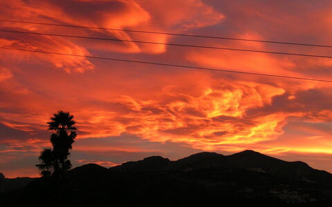 Villa Ma-Nita: Cielo, Afterglow, Nube, Red Sky Alla Mattina, Tramonto, Sera, Rosso, Alba, Crepuscolo, Arancia
