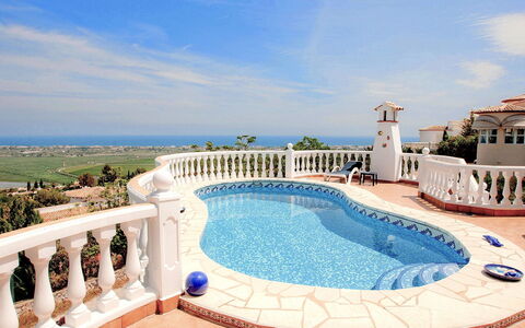 Villa Ma-Nita: Piscina, Proprietà, Vacanza, Costruzione, Azzurro, Immobiliare, Ricorrere, Estate, Vasca Idromassaggio, Villa
