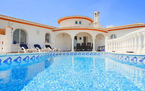 Villa Ma-Nita: Acqua, Cielo, Proprietà, Piscina, Azzurro, Aqua, Tempo Libero, Immobiliare