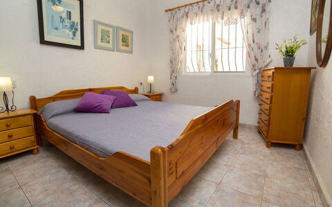 Meluca: Mobilia, Cabinetry, Proprietà, Comfort, Finestra, Azzurro, Legna, Blu, Illuminazione, Tessile
