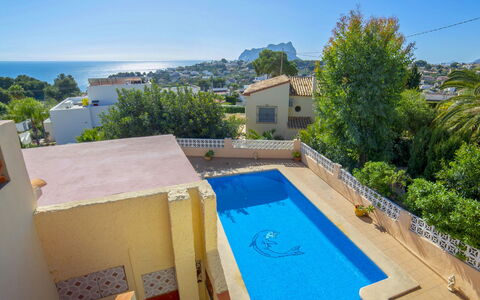 Meluca: Cielo, Proprietà, Costruzione, Pianta, Acqua, Azzurro, Piscina, Albero, Shade, Condominio