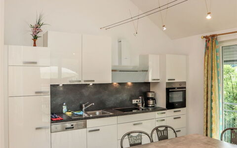 Bammer: Cabinetry, Rubinetto, Controsoffitto, Lavello, Cucina, Cucina Stufa, Interior Design, Lavandino Della Cucina, Costruzione, Legna