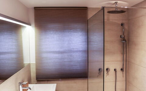 Weissenbach: Camera, Bagno, Proprietà, Piastrella, Soffitto, Interior Design, Parete, Pavimento, Immobiliare, Architettura