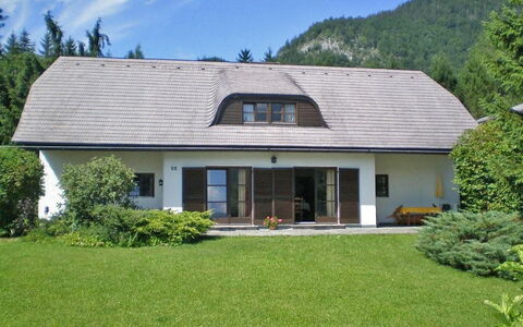 Sankt Wolfgang im Salzkammergut 50: Pianta, Costruzione, Cielo, Proprietà, Finestra, Nube, Albero, Casa, Lotto, Paesaggio Naturale