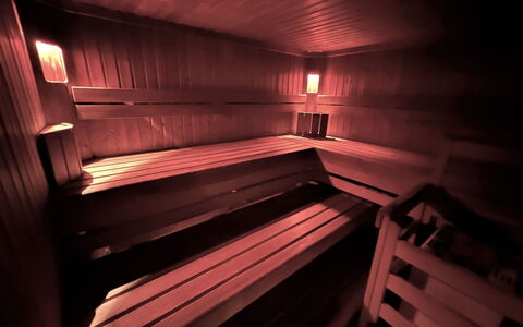 Altenmarkt im Pongau 300: Legna, Costruzione, Le Scale, Tinte E Ombre, Simmetria, Camera, Latifoglie, Magenta, Notte