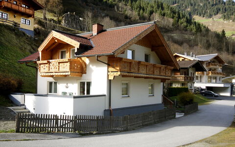 Haus Toferer: Pianta, Costruzione, Montagna, Finestra, Nube, Cielo, Albero, Casa, Lotto, Quartiere