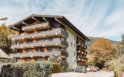 Bad Hofgastein 1: Nube, Cielo, Pianta, Costruzione, Proprietà, Albero, Architettura, Urban Design, Finestra, Condominio