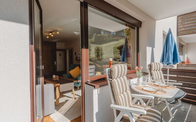 Murmeltier 750.4: Mobilia, Proprietà, Sedia, Legna, Tavolo, Interior Design, Pavimentazione, Pavimento, Porta, Soggiorno