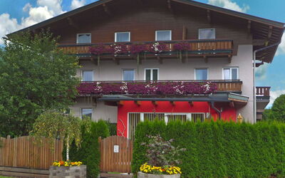Zell am See 320: Nube, Cielo, Pianta, Proprietà, Costruzione, Finestra, Lotto, Villetta, Urban Design, Casa