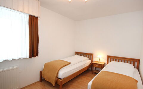 Seefeld in Tirol 100: Camera Da Letto, Letto, Mobilia, Camera, Proprietà, Lenzuolo, Telaio Del Letto, Interior Design, Bedding, Parete