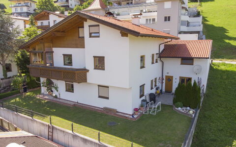 Haus Sailer: Costruzione, Pianta, Proprietà, Finestra, Verde, Casa, Albero, Urban Design, Lotto, Quartiere