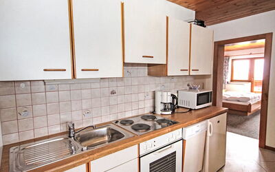 Voithofer 170.5: Marrone, Controsoffitto, Cabinetry, Lavandino Della Cucina, Proprietà, Lavello, Costruzione, Rubinetto, Cucina Stufa, Cucina