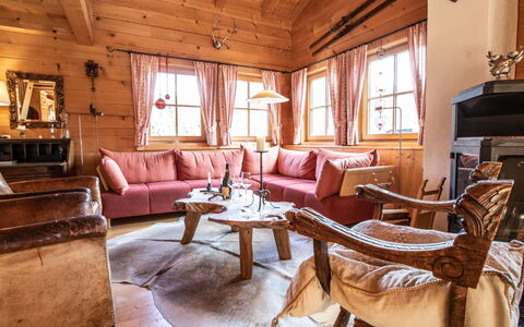 Königsleiten 2: Mobilia, Divano, Legna, Finestra, Interior Design, Pavimento, Pavimentazione, Soggiorno, Tavolo, Costruzione