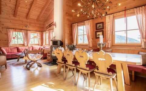 Königsleiten 2: Mobilia, Proprietà, Tavolo, Finestra, Sedia, Legna, Interior Design, Sala, Architettura, Pavimento