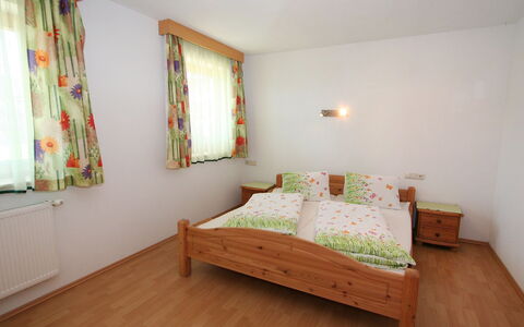 Eberharter: Camera Da Letto, Camera, Proprietà, Mobilia, Letto, Pavimento, Interior Design, Telaio Del Letto, Bedding, Lenzuolo