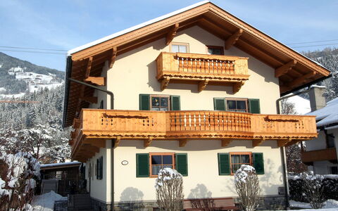Kaltenbach 400: Cielo, Neve, Finestra, Pianta, Costruzione, Albero, Legna, Immobiliare, Pendenza, Raccordo