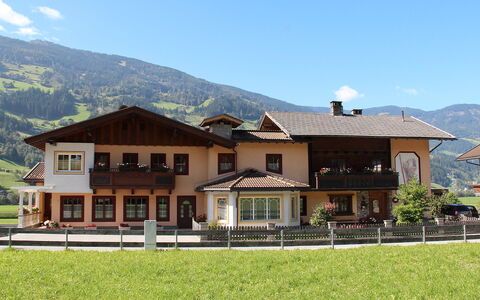 Christoph: Proprietà, Casa, Casa, Costruzione, Immobiliare, Estate, Tetto, Architettura, Montagna, Agriturismo