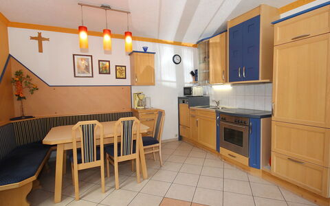 Christoph: Proprietà, Camera, Mobilia, Costruzione, Cucina, Interior Design, Casa, Immobiliare, Pavimento, Cabinetry