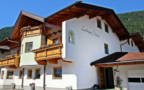 Marina: Casa, Costruzione, Proprietà, Architettura, Cittadina, Immobiliare, Facciata, Casa, Cielo, Vacanza