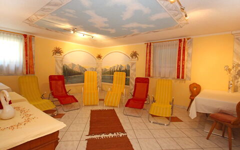 Marina: Mobilia, Costruzione, Decorazione, Comfort, Illuminazione, Sedia, Tessile, Arancia, Tenda, Interior Design