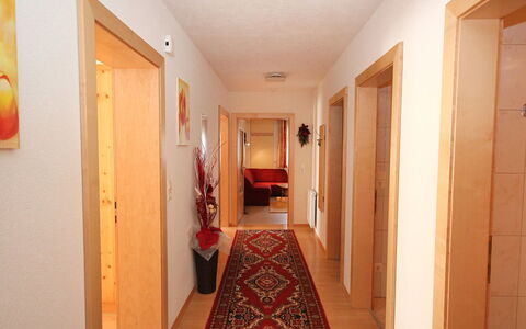 Marina: Proprietà, Camera, Pavimento, Soffitto, Costruzione, Interior Design, Casa, Sala, Architettura, Immobiliare
