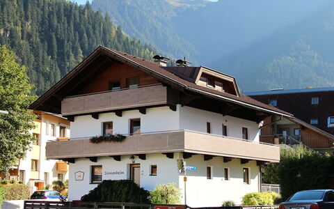 Mayrhofen 300: Pianta, Cielo, Montagna, Costruzione, Finestra, Casa, Albero, Veicolo