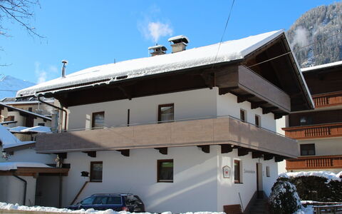 Mayrhofen 300: Casa, Proprietà, Neve, Architettura, Inverno, Costruzione, Casa, Tetto, Immobiliare, Cielo