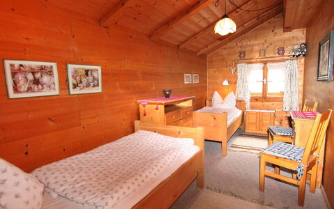 Waldner: Camera Da Letto, Camera, Mobilia, Letto, Proprietà, Costruzione, Lenzuolo, Interior Design, Bedding, Immobiliare