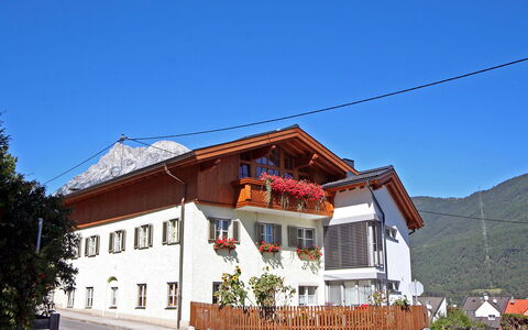 Gruber: Cielo, Pianta, Proprietà, Costruzione, Finestra, Pendenza, Architettura, Casa, Immobiliare, Tetto