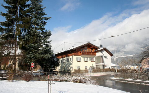 Gruber: Nube, Cielo, Costruzione, Pianta, Finestra, Neve, Casa, Pendenza, Albero, Larice