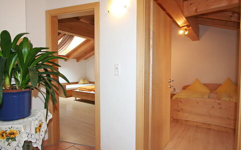 Gruber: Camera, Proprietà, Costruzione, Casa, Mobilia, Pavimento, Immobiliare, Interior Design, Architettura, Soffitto
