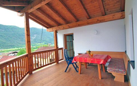 Gruber: Proprietà, Camera, Costruzione, Casa, Mobilia, Portico, Immobiliare, Color Legno, Villetta, Deck