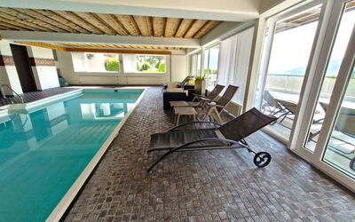 Telfs 301: Pavimentazione, Ricorrere, Pavimento, Piscina, Soffitto, Eco Hotel, Hotel, Color Legno, Sedia, Villa