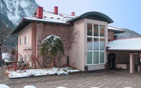 Casa Hubertus: Cielo, Costruzione, Neve, Proprietà, Finestra, Montagna, Casa, Pianta, Villetta, Zona Residenziale