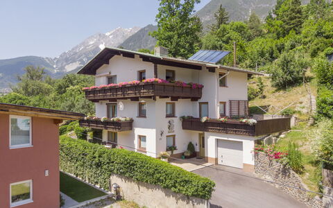 Pesjak: Pianta, Costruzione, Cielo, Proprietà, Montagna, Finestra, Albero, Casa, Lotto, Urban Design