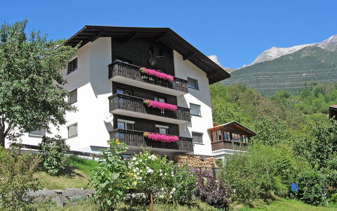 Haslwanter: Pianta, Cielo, Costruzione, Finestra, Montagna, Albero, Lotto, Casa, Villetta, Paesaggio