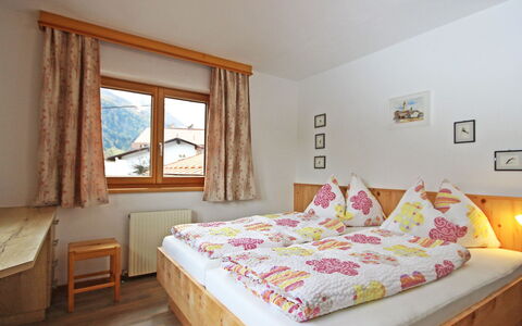 Werner: Camera Da Letto, Letto, Camera, Mobilia, Proprietà, Lenzuolo, Telaio Del Letto, Materasso, Bedding, Interior Design