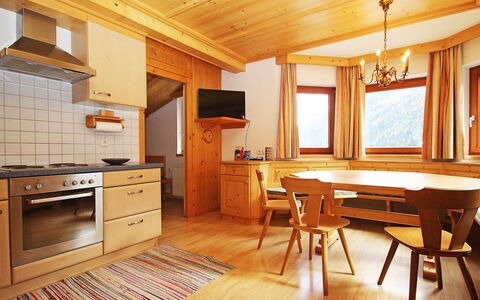 Werner: Camera, Mobilia, Proprietà, Costruzione, Interior Design, Pavimento, Soffitto, Pavimento In Legno, Casa, Cabinetry