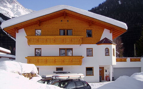 Stark: Neve, Cielo, Proprietà, Montagna, Costruzione, Finestra, Ruota, Albero, Casa
