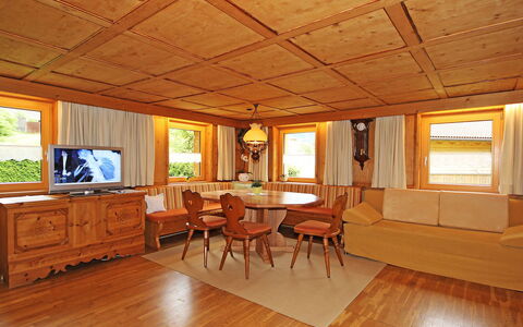 Josefine: Pavimento In Legno, Camera, Latifoglie, Proprietà, Costruzione, Pavimento, Mobilia, Soffitto, Interior Design, Legna