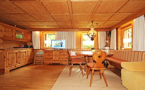 Josefine: Camera, Proprietà, Mobilia, Costruzione, Interior Design, Soffitto, Pavimento, Casa, Casa, Pavimento In Legno