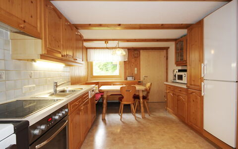 Josefine: Controsoffitto, Camera, Cabinetry, Proprietà, Mobilia, Cucina, Costruzione, Pavimento, Soffitto, Interior Design