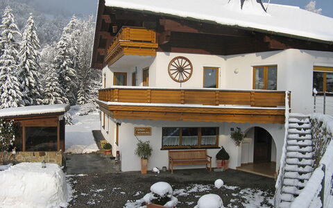 Trummer: Neve, Costruzione, Cielo, Proprietà, Finestra, Bianca, Casa, Villetta, Congelamento, Pendenza