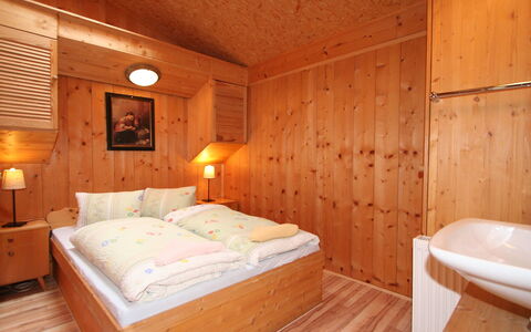 Sankt Gallenkirch 150: Camera, Letto, Camera Da Letto, Mobilia, Costruzione, Interior Design, Color Legno, Cabina, Comfort, Imbottitura Del Materasso