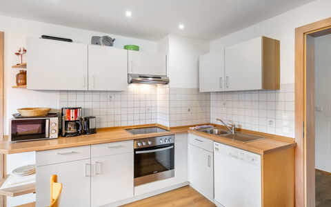 Bergerlodge: Cabinetry, Controsoffitto, Proprietà, Lavello, Cucina, Cucina Stufa, Rubinetto, Legna, Elettrodomestico Da Cucina, Lavandino Della Cucina