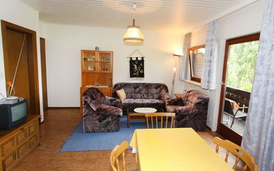 Brugger 50.1: Camera, Proprietà, Mobilia, Interior Design, Costruzione, Soffitto, Soggiorno, Casa, Pavimento, Immobiliare
