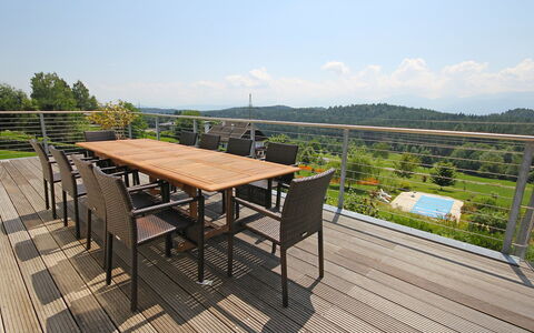 Carinthia: Proprietà, Tavolo, Immobiliare, Mobilia, Deck, Architettura, Tavolo Esterno, Casa, Tetto, Tempo Libero